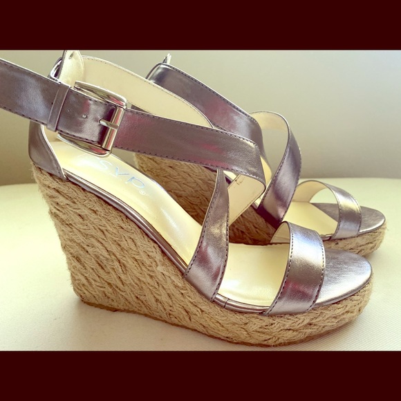 RSVP 4 1/2” metallic espadrilles wedges size9 - Picture 2 of 10